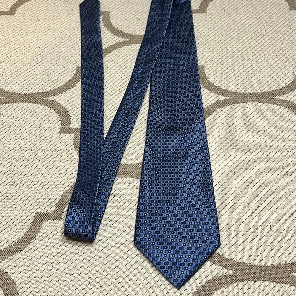 Jones of New York blue 100% silk tie